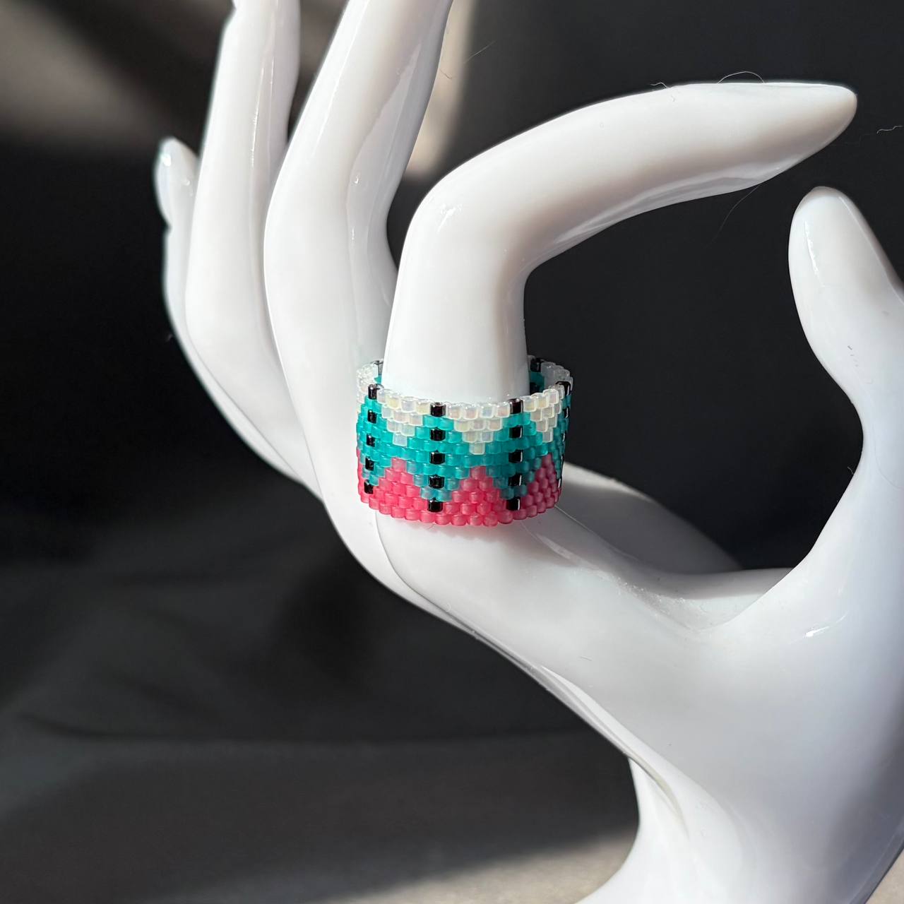 Zigzag — украшение из бисера ручной работы