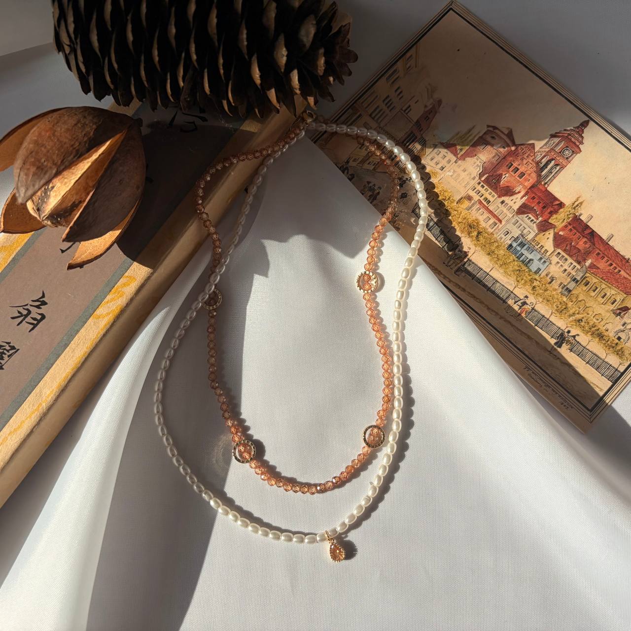 Golden Memories — украшение из бисера ручной работы